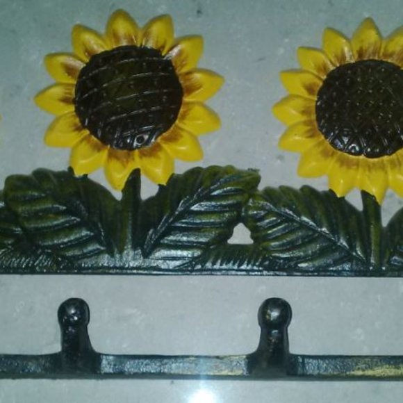 Vintage Cast Iron Sunflower key holder storage hooks 🐱 - Picture 2 of 13